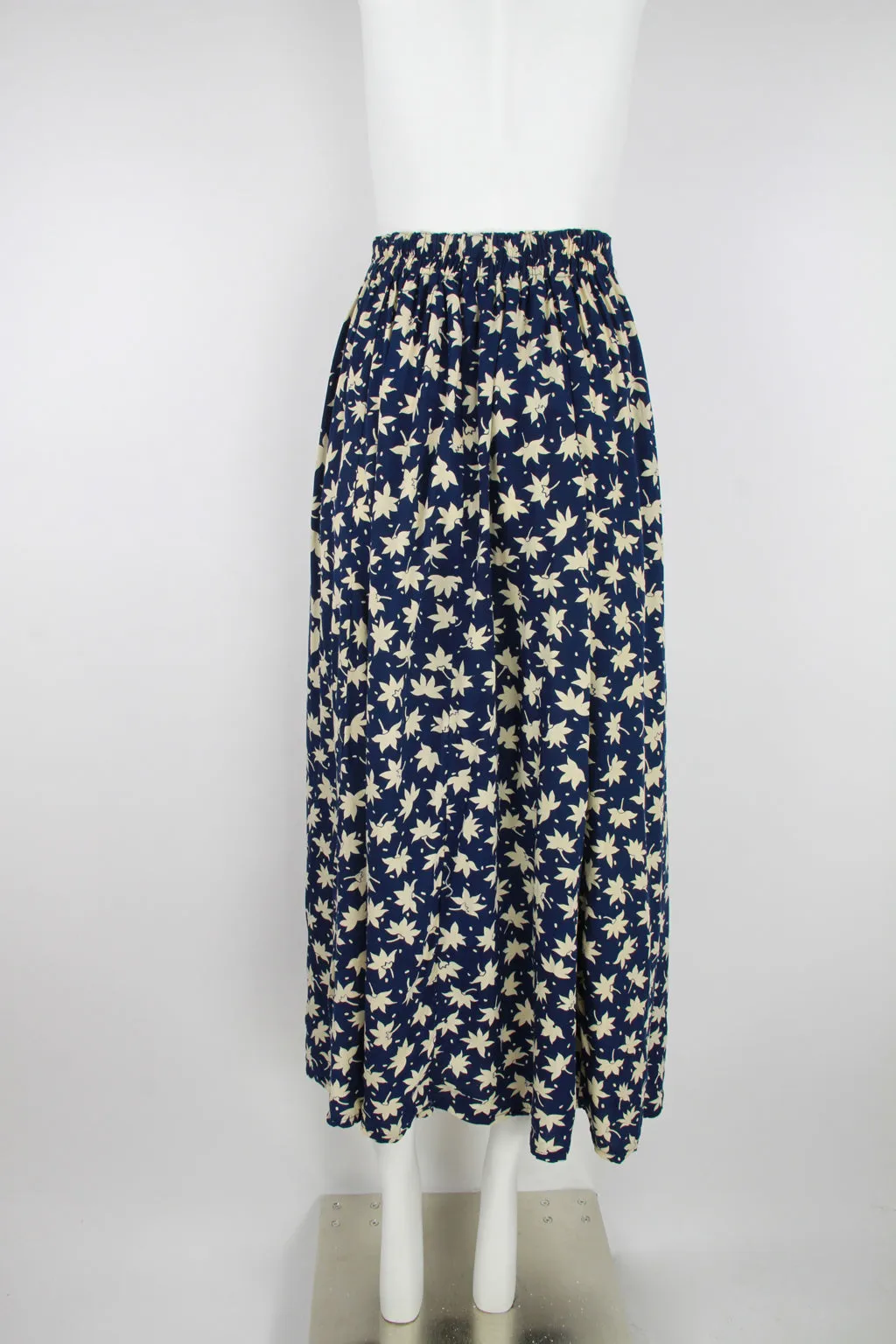 90s Blue with cream flowers midi skirt with button front – S