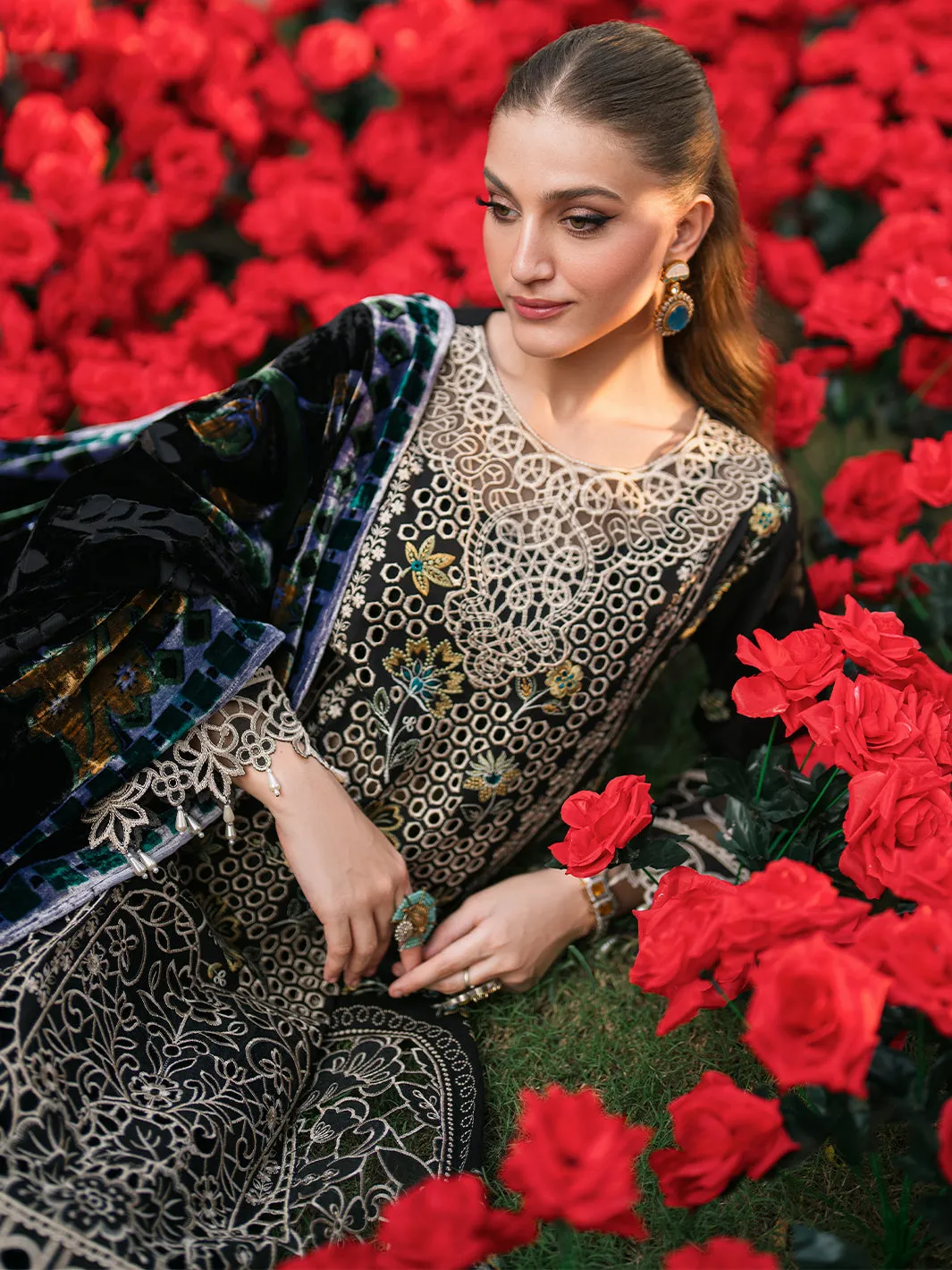 Mahnur Nazakat Luxury Kotrai Winter – NYRA