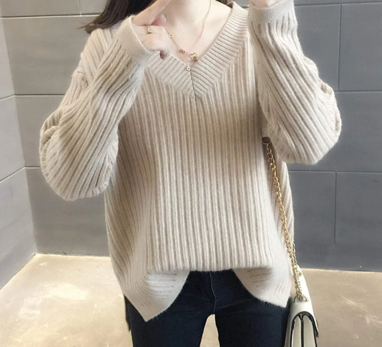 Womens Ribbed V-Neck Sweater