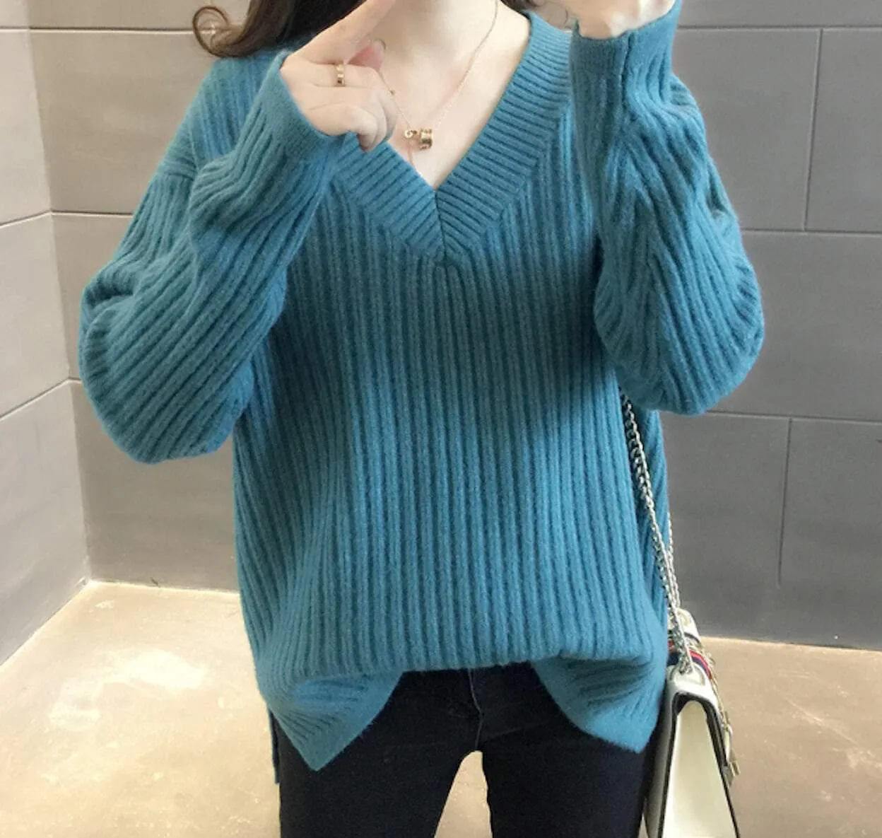 Womens Ribbed V-Neck Sweater