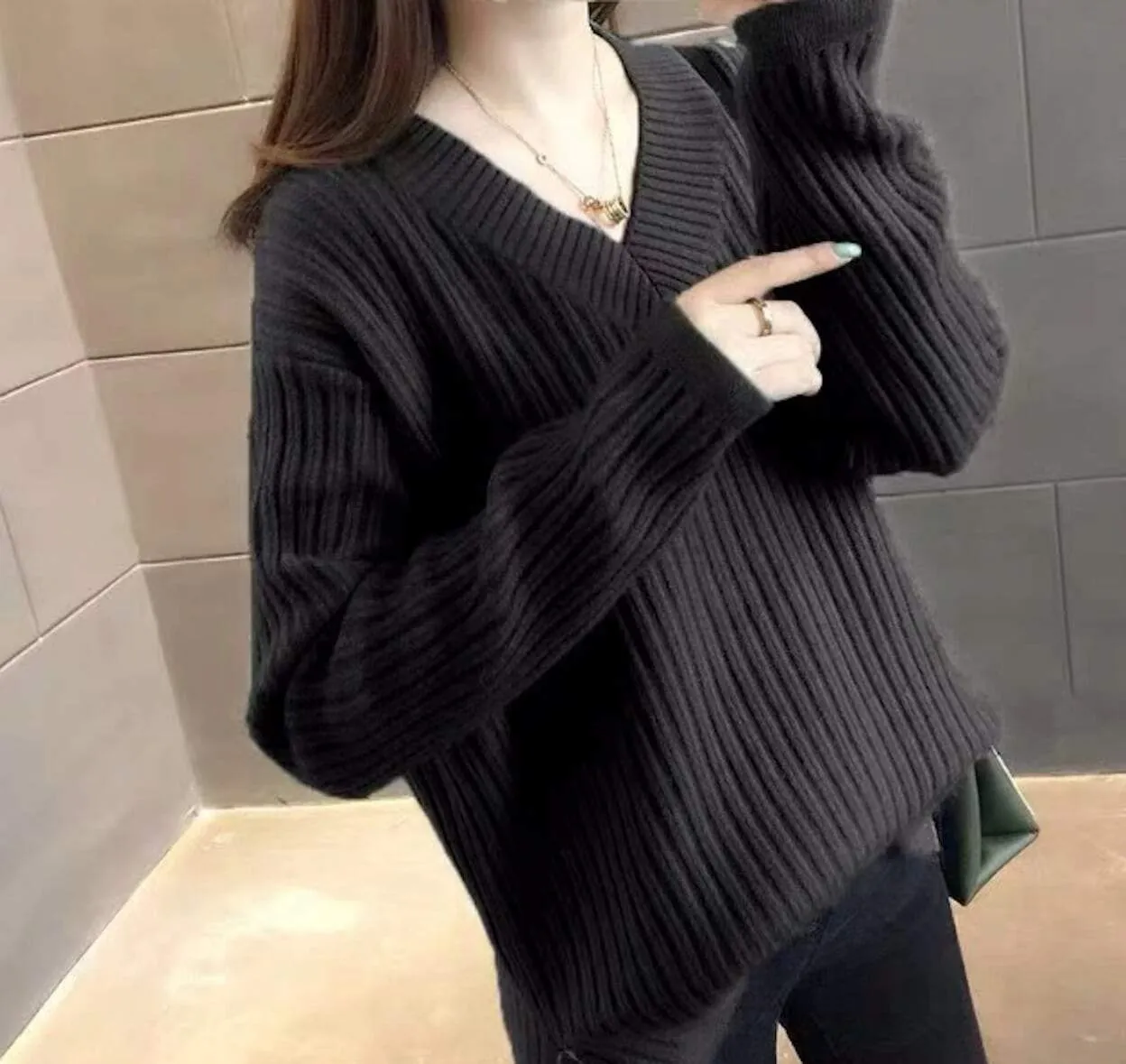 Womens Ribbed V-Neck Sweater